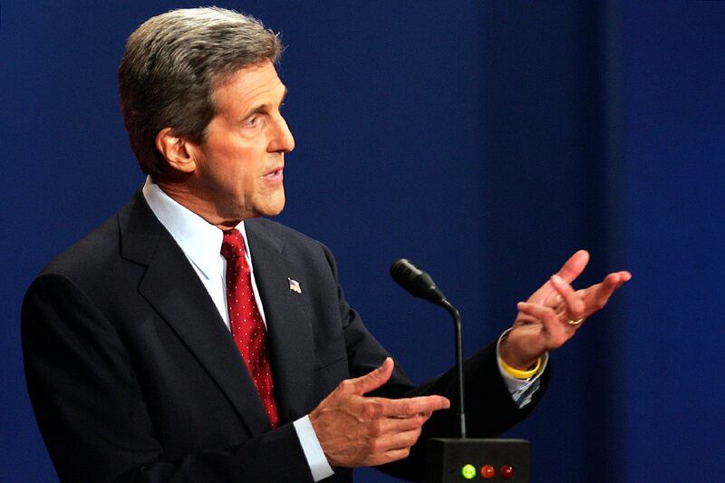 galleries/2012/10/05/romney-s-hanky-more-debate-cheating-conspiracy-theories-photos/GAL-pol-cheats-kerry-cheat_yckt7z