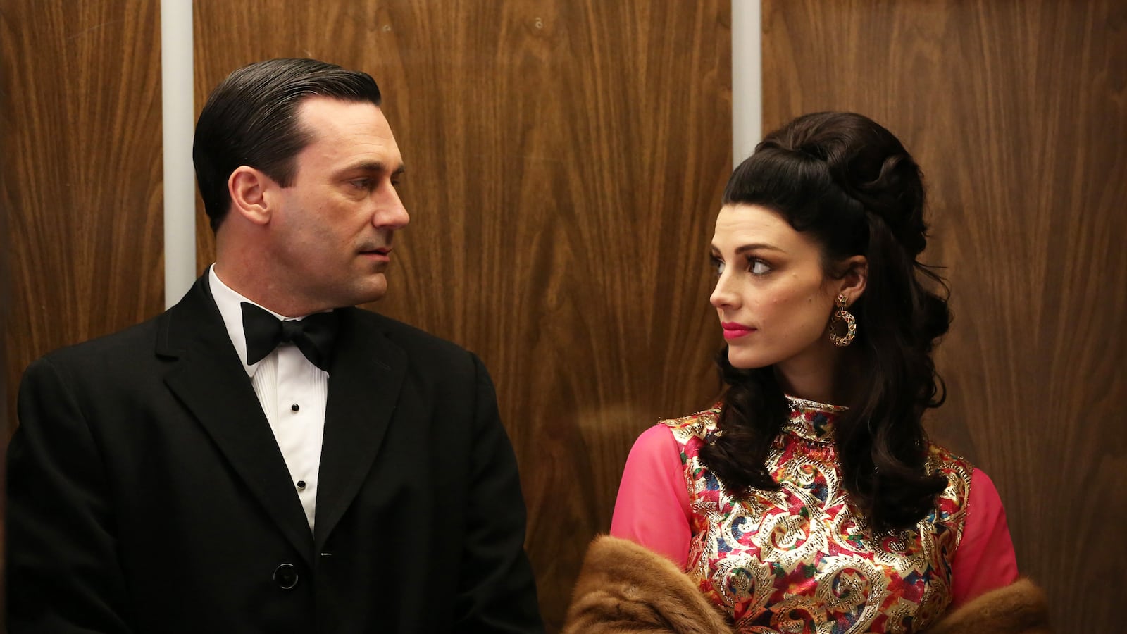 articles/2013/06/03/megan-draper-s-dramatic-wardrobe-evolution-on-mad-men/130528-meghan-draper1_kokzhc
