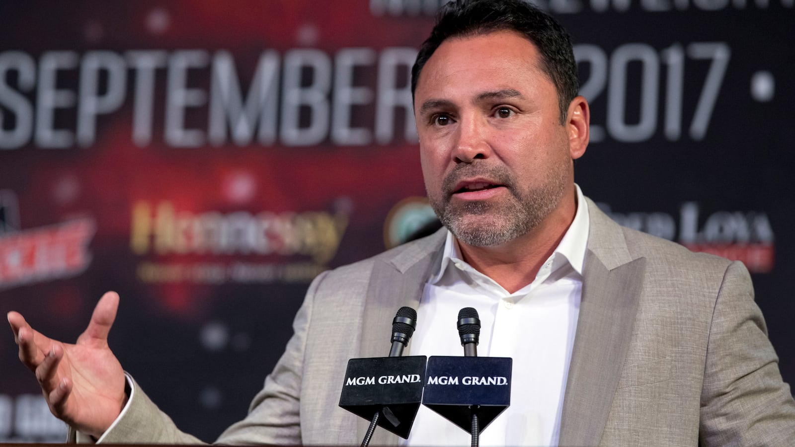 2017-09-13T214825Z_814444403_RC1B0AF63BA0_RTRMADP_3_BOXING-USA_pye1he