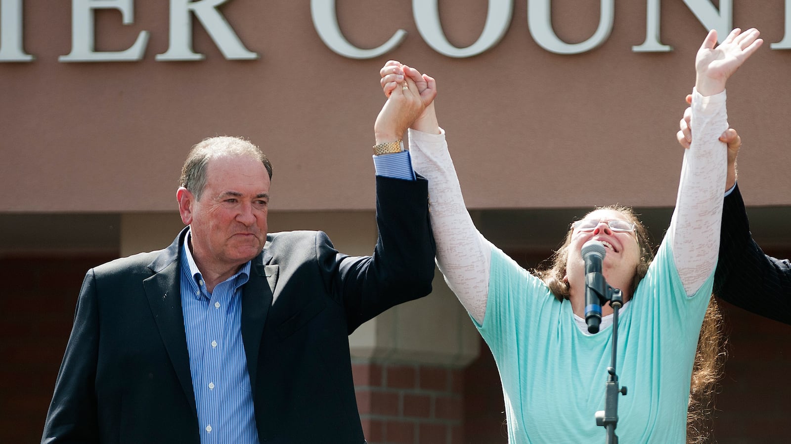 articles/2015/09/11/mike-huckabee-needs-a-history-lesson/150911-brewster-kim-davis-tease_e2otp7