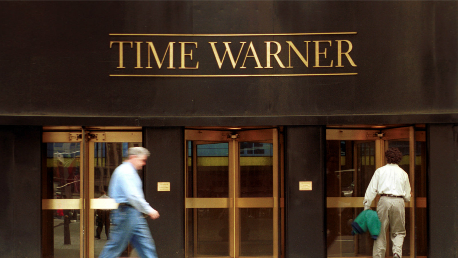 cheats/2013/01/18/time-warner-cable-bans-gun-ads/time-warner-gun-ad-cs_eaugzi