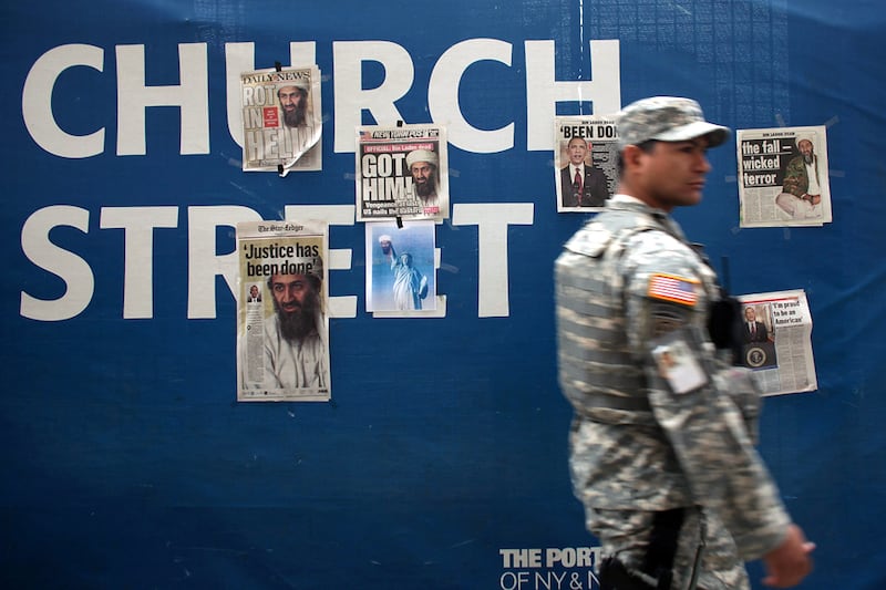 galleries/2011/05/05/obama-visits-ground-zero/obama-gound-zero-00_myey8o