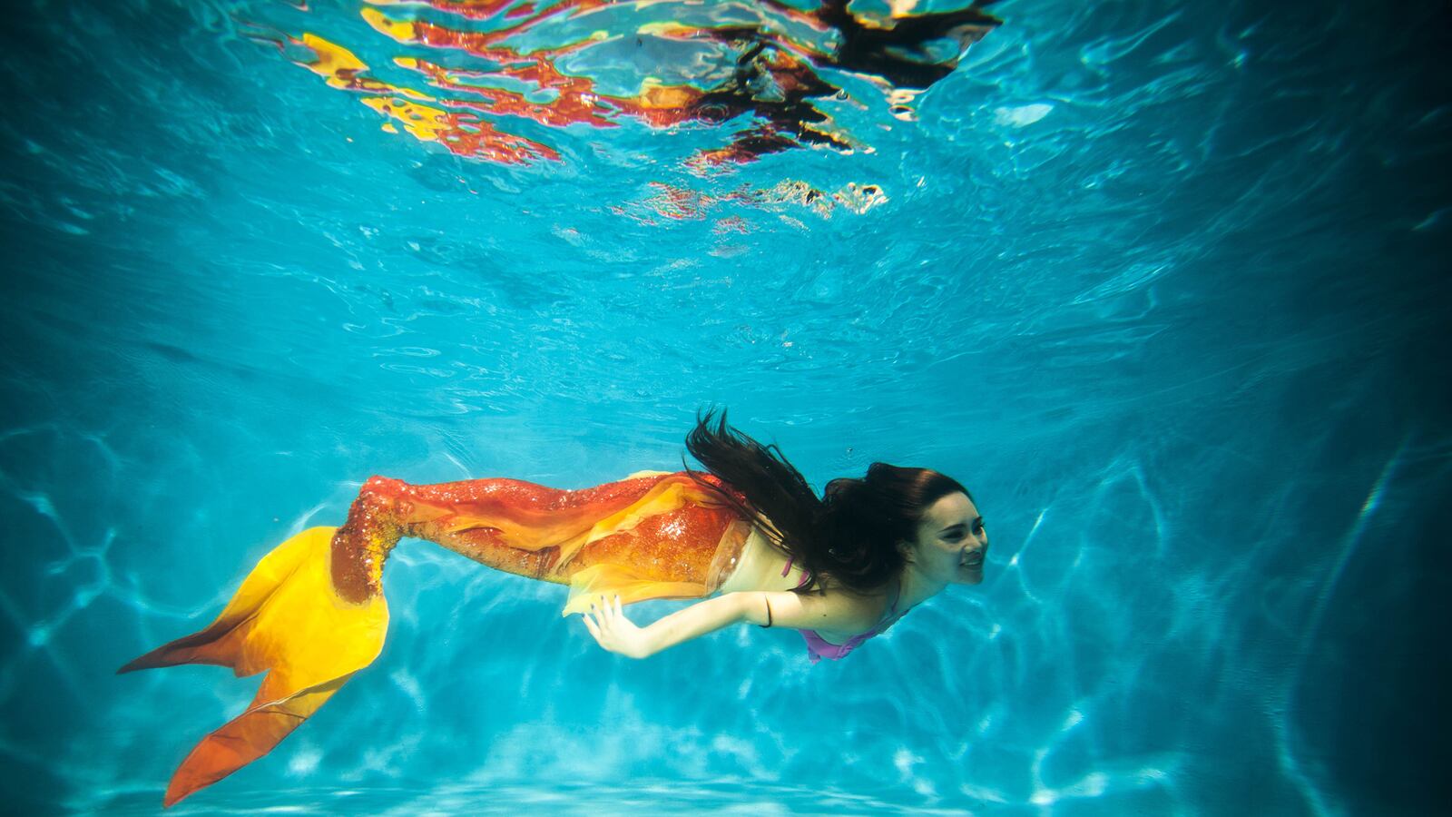 articles/2015/10/30/a-must-read-novel-complete-with-mermaids/151029-smith-mermaids-book-tease_yndbhw