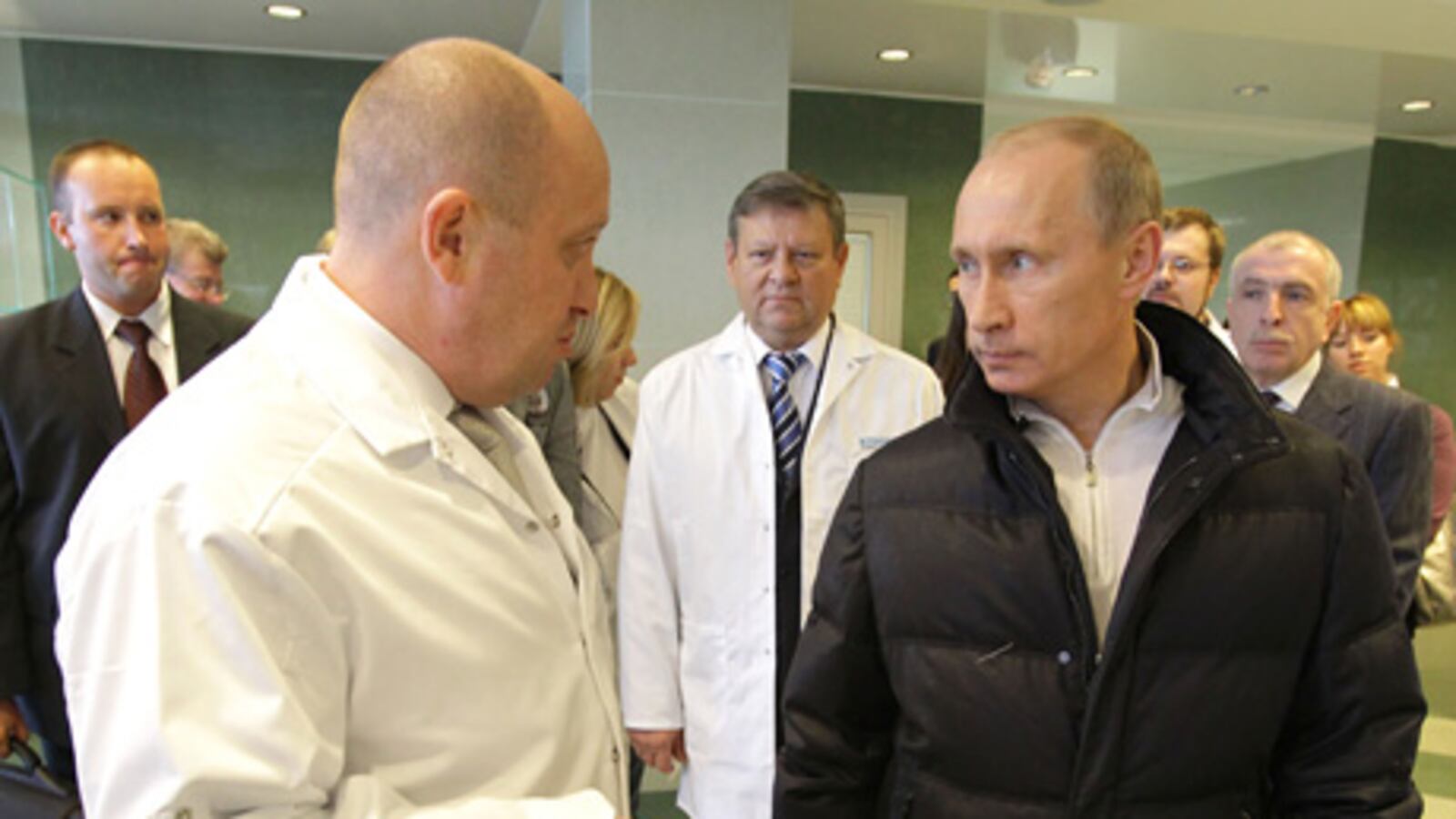 Vladimir_Putin_tours_Yevgeny_Prigozhin_s_Concord_food_catering_factory_09_bwynml