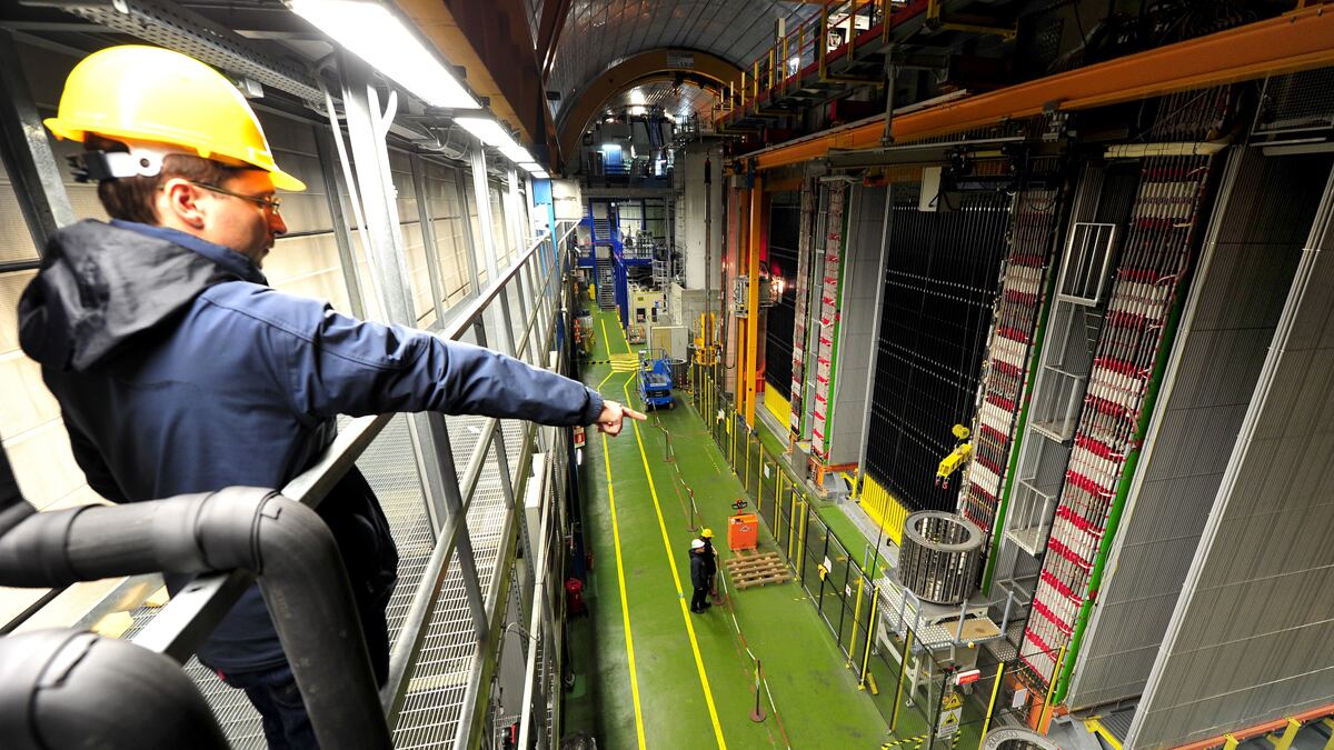 cheats/2011/11/18/second-test-for-fast-moving-particles/subatomic-particles-speed-cern-cheat_gsbst8