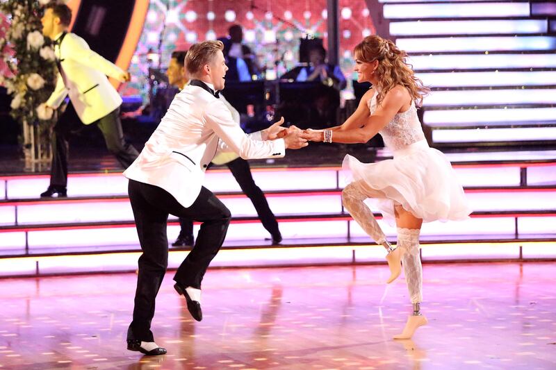 articles/2014/04/30/how-paralympian-amy-purdy-dances-like-a-star/140429-eveleth-dancing-tease_qbapey