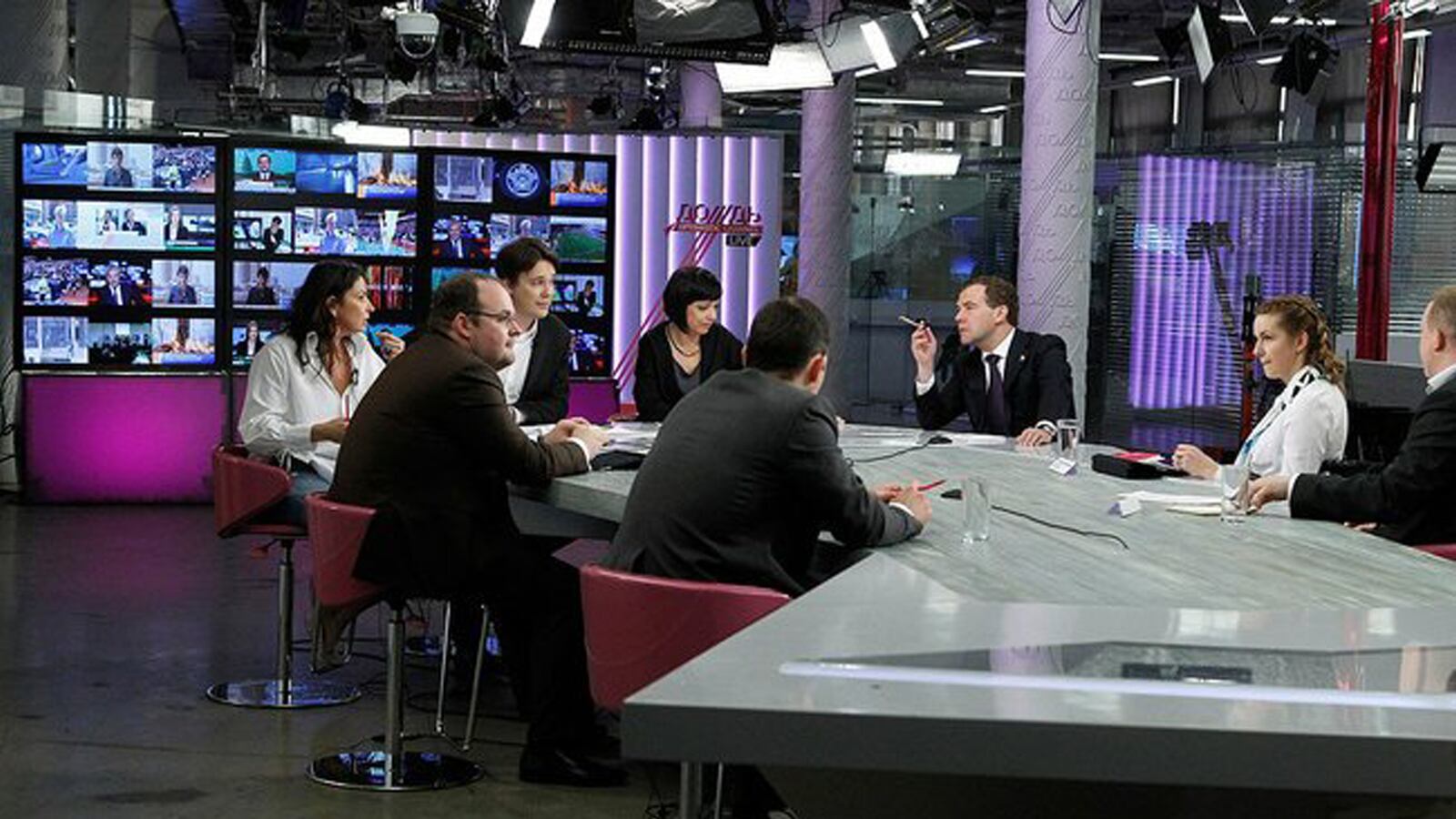 cheats/2014/01/29/russian-tv-faces-kremlin-censoring/140129-dozhd-tv-cheat_tlhnqf