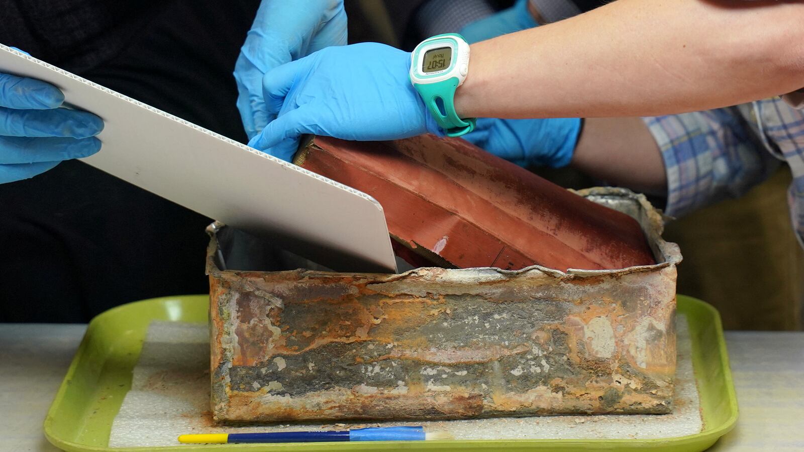 2021-12-22T210643Z_703677287_RC2XJR9ZW6QV_RTRMADP_3_USA-RACE-VIRGINIA-STATUE_k5c4qn