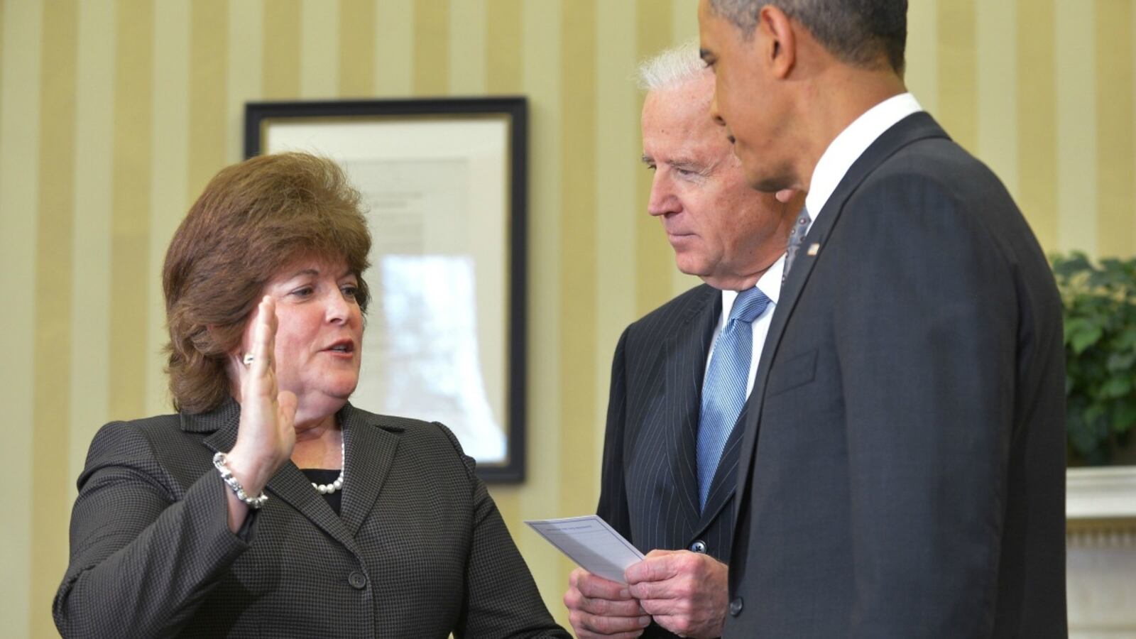 cheats/2013/03/27/julia-pierson-sworn-in/pierson-sworn-in_ddxcrx