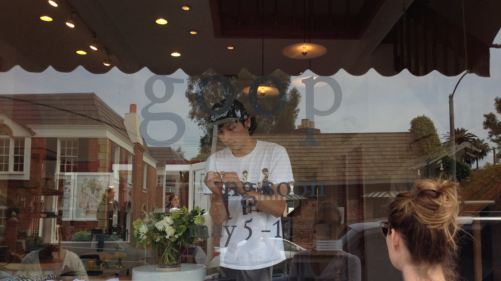 articles/2014/05/05/i-went-to-gwyneth-paltrow-s-goop-pop-up-shop/140505-romano-goop-tease_ter41z