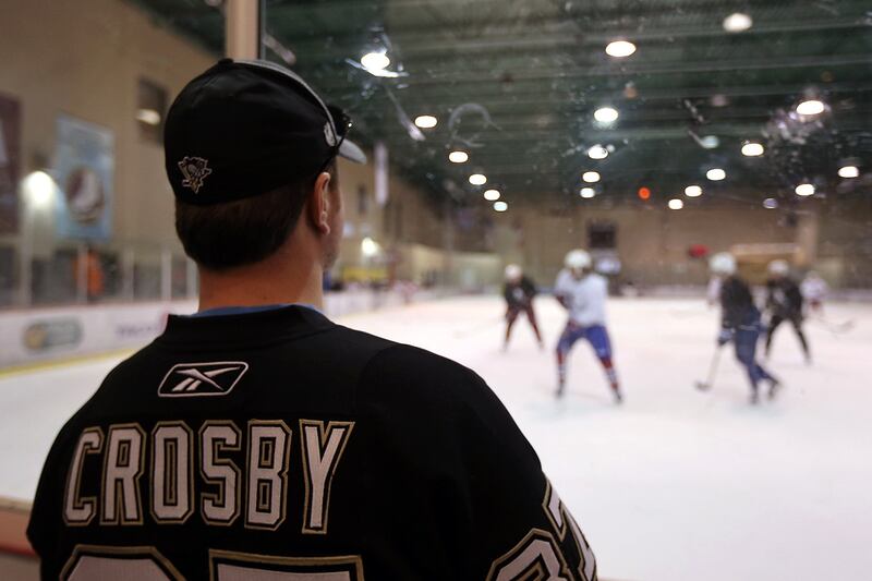 articles/2012/12/12/cancellation-of-nhl-games-has-negative-economic-impact/nhl-lockout-gross_pfhakm