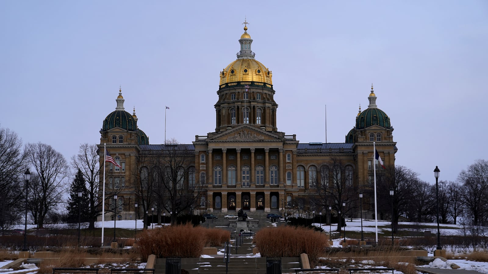 2020-02-05T003034Z_114228221_RC20UE9AQXSA_RTRMADP_3_USA-ELECTION_eb9fuv