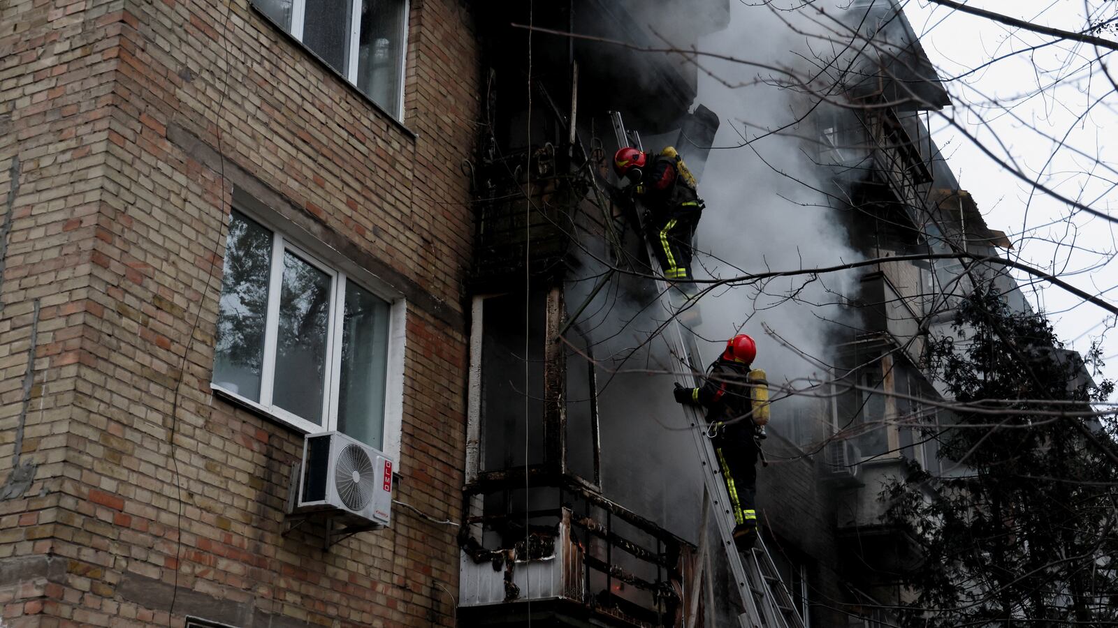 2022-11-15T145605Z_1864807391_RC2EMX97CYU7_RTRMADP_3_UKRAINE-CRISIS-KYIV-BLASTS_w1c17n