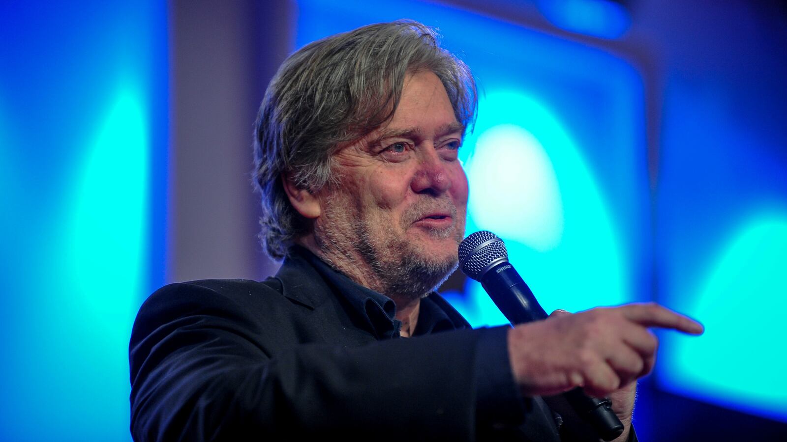 171014-bannon-gop-war-trump-cheat_hncddf