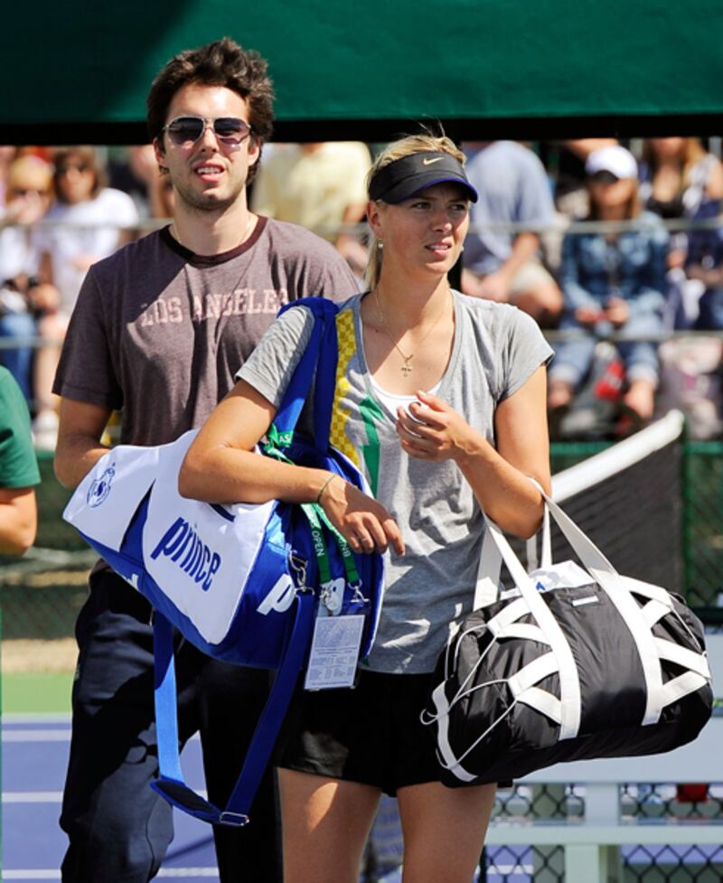 galleries/2011/06/21/wimbledon-tennis-stars-perfect-matches/tennis-wags-sharapova-vujacic_rzxyhj