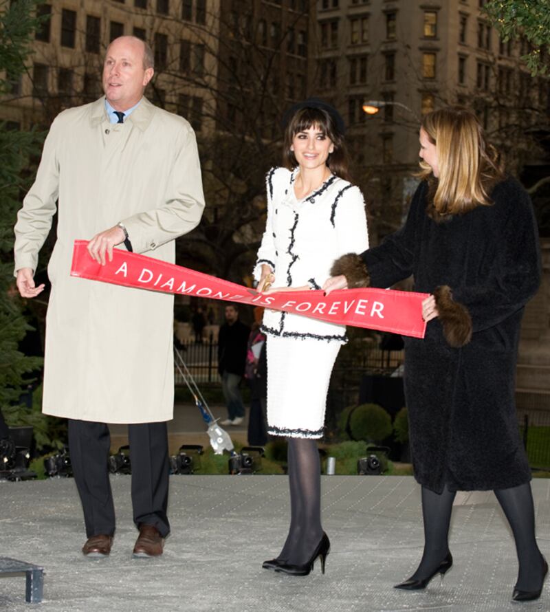 galleries/2010/11/30/stars-who-fight-aids/aids-celepenelope-cruz_bnutn9