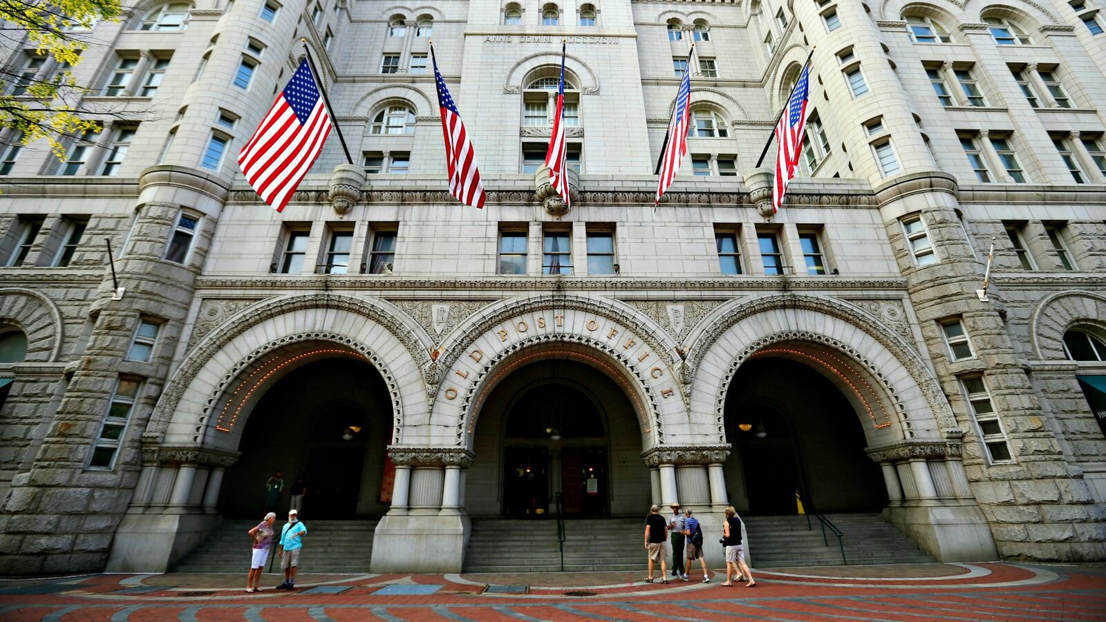 170531-trump-hotel-cheat_ddatqd