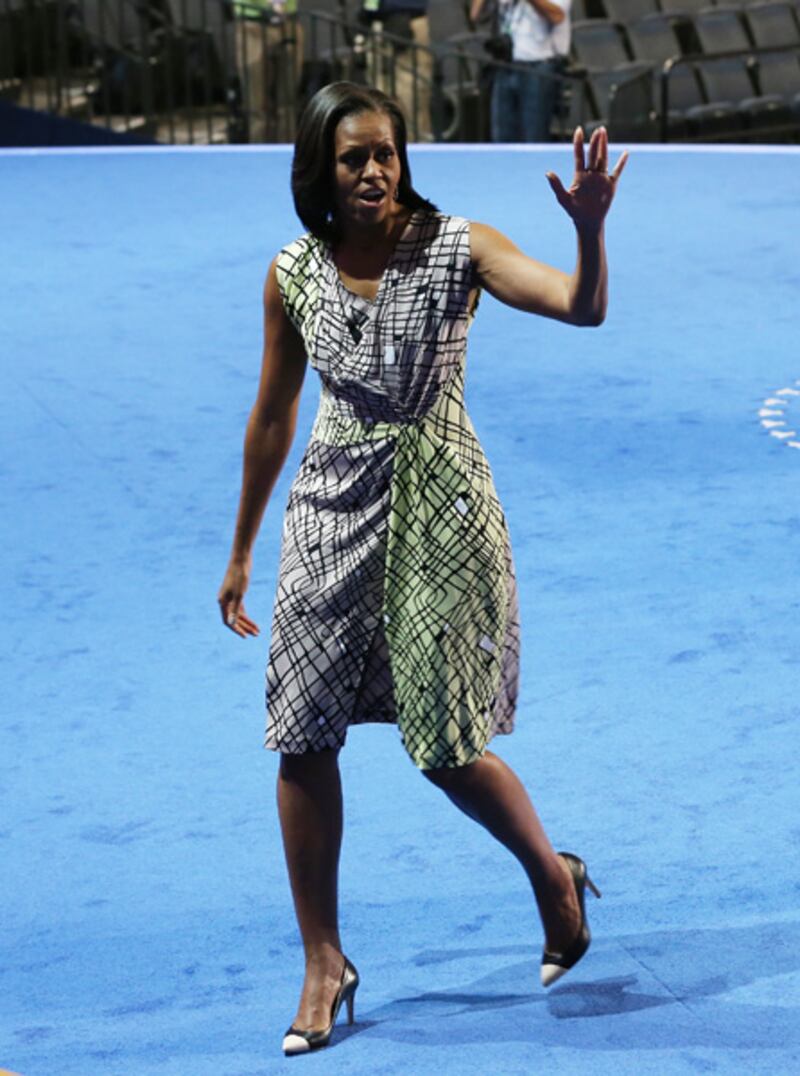 galleries/2010/05/07/first-lady-fashion/mobama-fashion-1_qjdmqb
