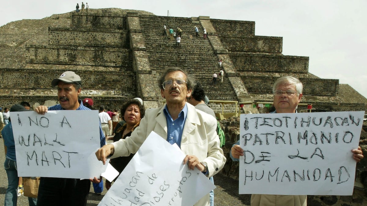 articles/2012/12/18/new-york-times-investigation-walmart-used-bribes-in-mexico/nyt-walmart-mexico-tease-embed_alfb9n