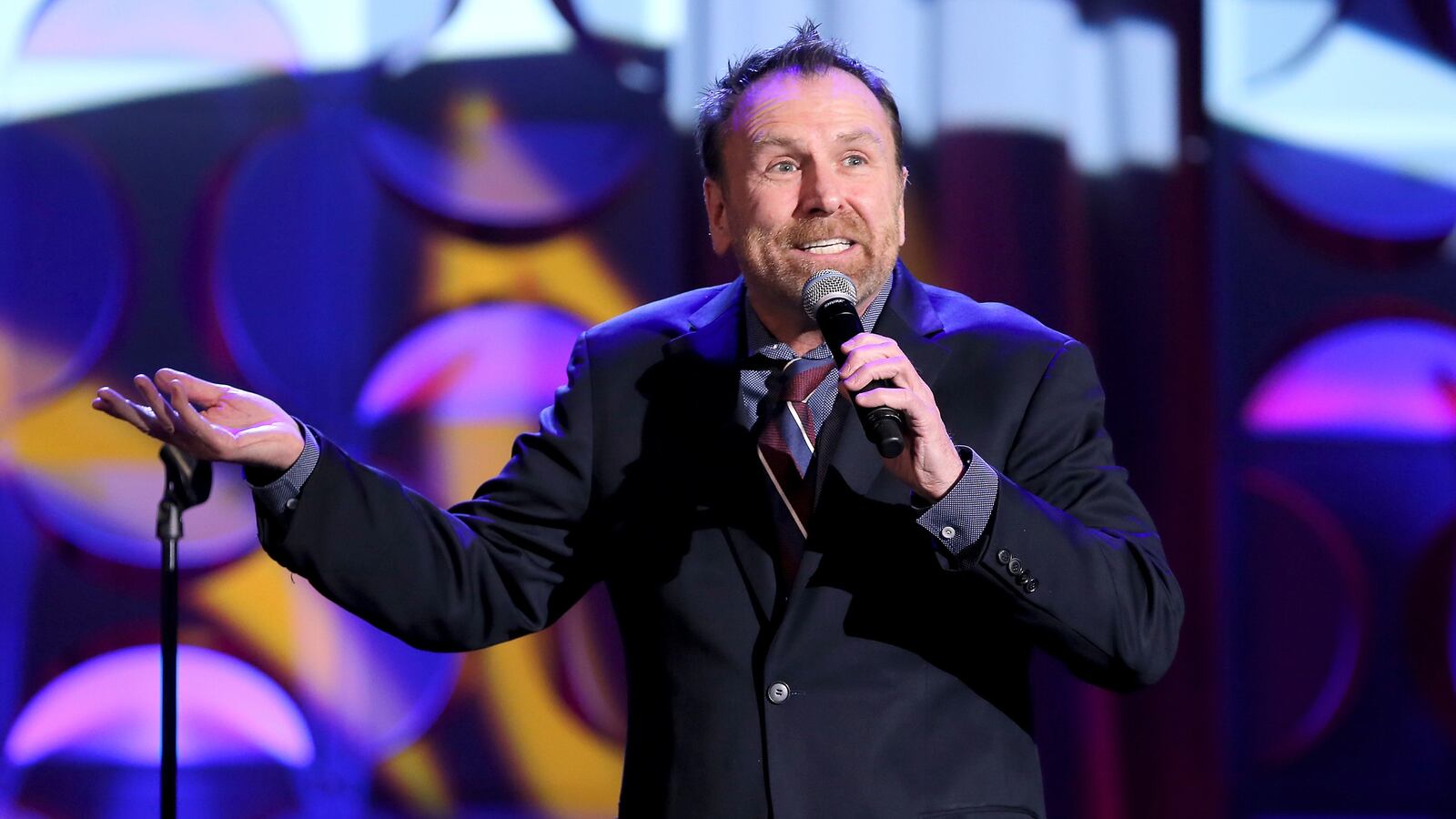 articles/2015/06/10/colin-quinn-s-new-book-ending-racial-strife-one-insult-at-a-time/150609-obeidallah-colin-quinn-tease_qh4upi