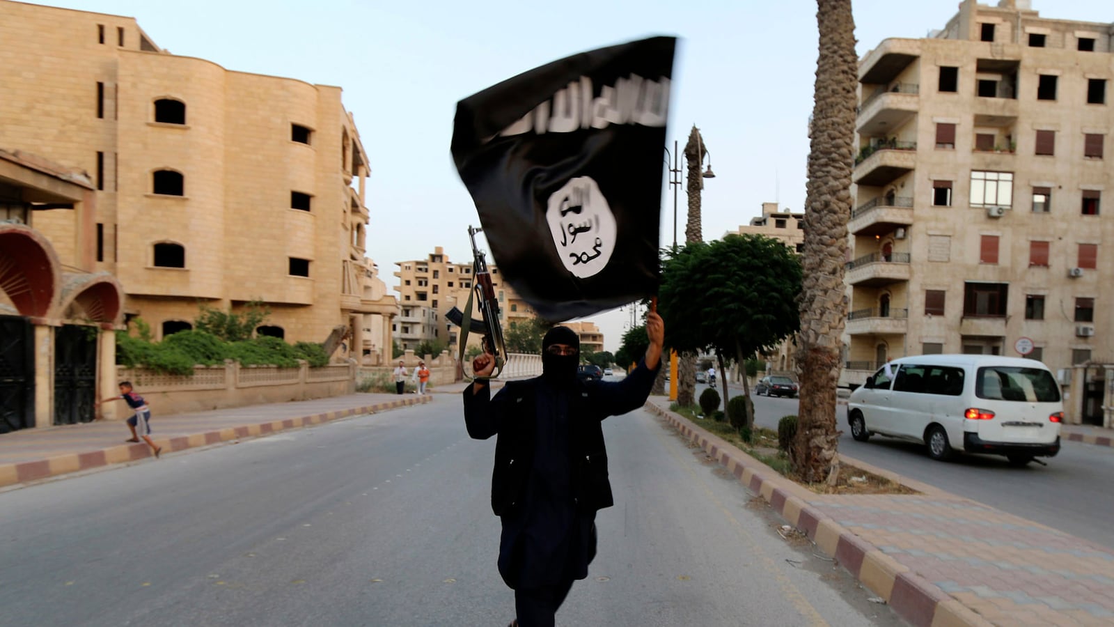 cheats/2014/08/11/australian-boy-holds-syrian-severed-head/140811-syria-isis-cheat_a8cuqz