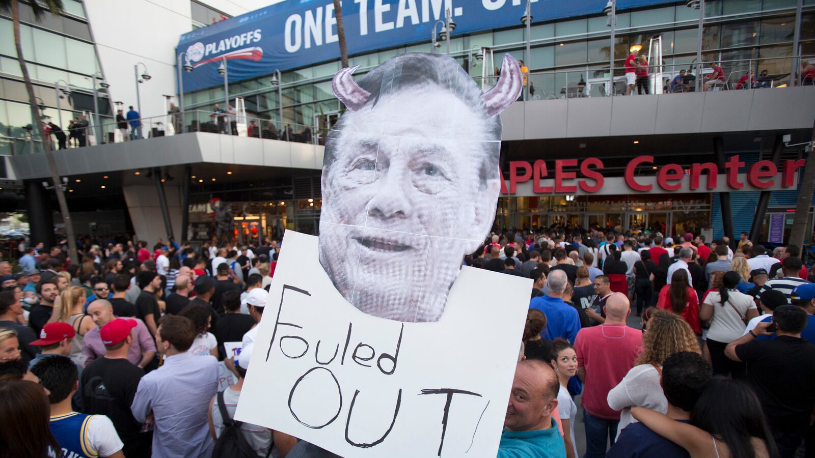 articles/2014/04/29/the-nba-s-war-with-donald-sterling-is-just-getting-started/140430-NBA-war-donald-sterling-tease_abxfed