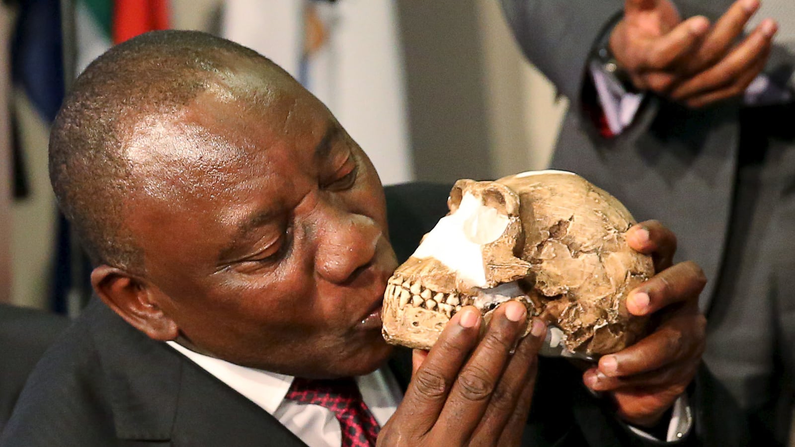 cheats/2015/09/10/new-species-of-human-relative-discovered/150910-human-relative-cheat_klkdnt