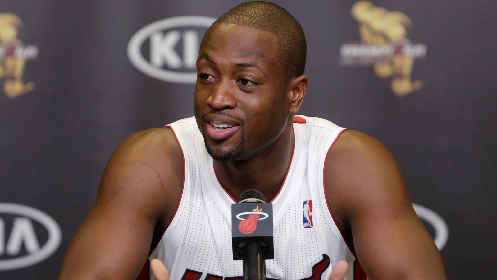 cheats/2014/01/01/dwyane-wade-confirms-secret-son/140101-dwyane-wade-cheat_adkb2z