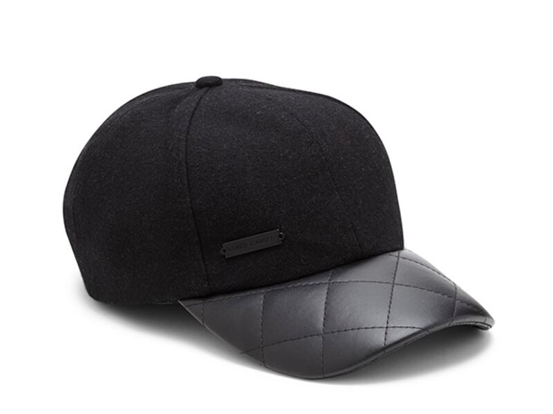 articles/2014/11/29/the-daily-beast-s-2014-holiday-gift-guide-for-the-anthony-bourdain-in-your-life/141120-bourdain-moto-cap_r3f0kz