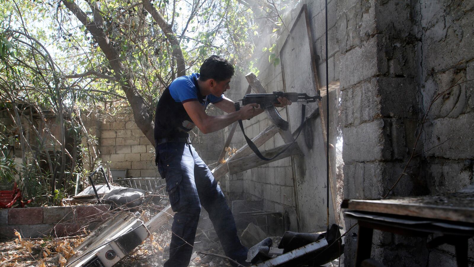 articles/2013/09/17/al-qaeda-clash-with-free-syrian-army-a-new-stage-of-opposition-split/1370916-lake-syria-tease_mqnqxm