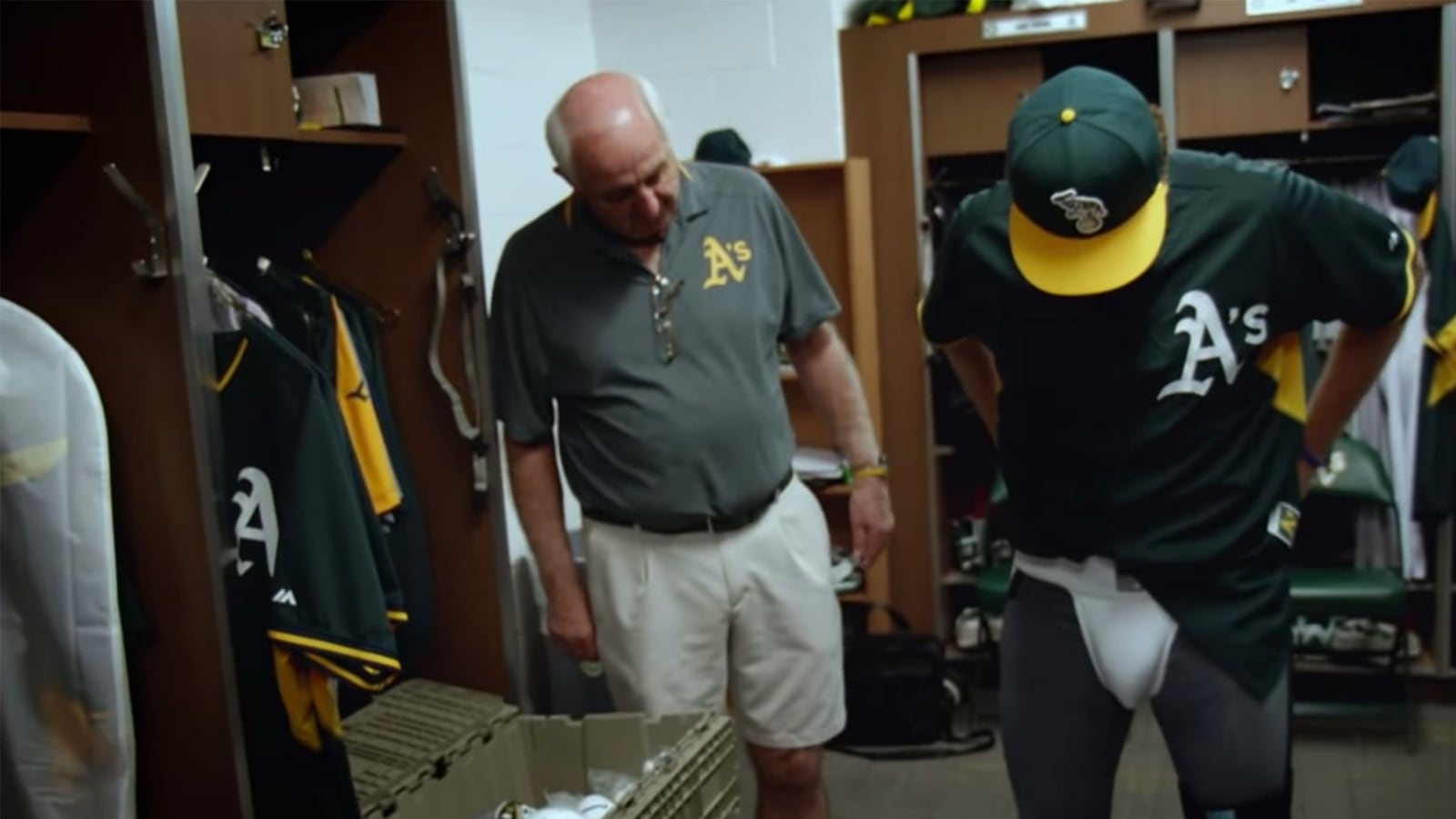 articles/2015/08/31/watch-will-ferrell-try-on-cups-really/150901-joiner-ferrell-cups-tease_oustv0