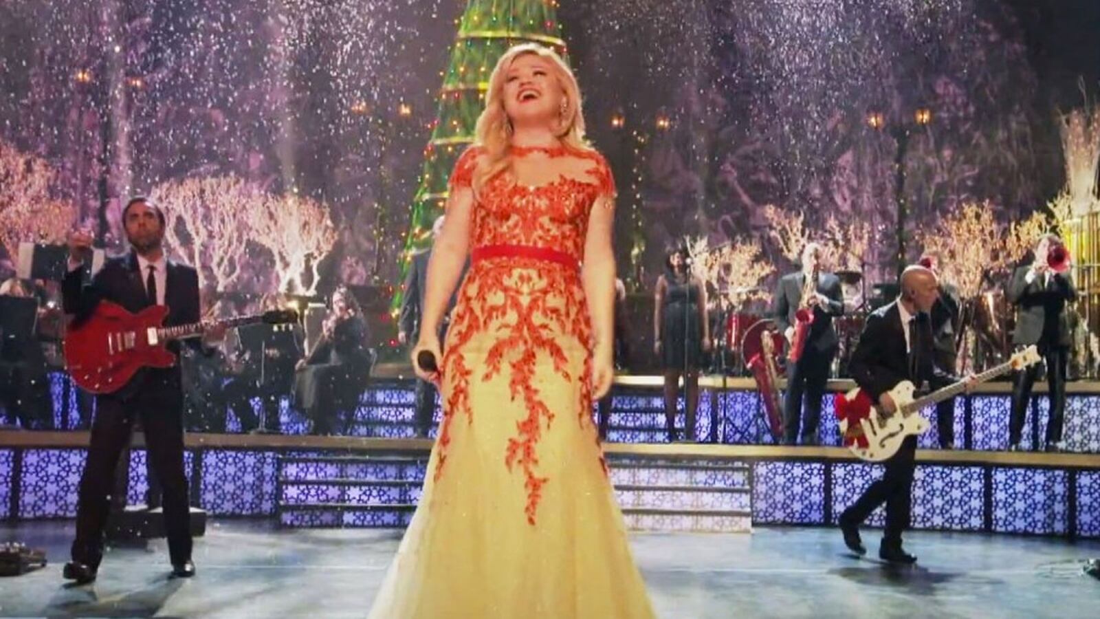 201217-Fallon-Obsessed-tease_fi0qmd