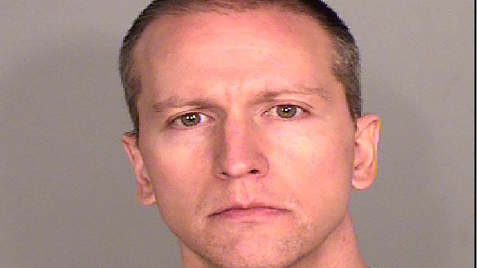 2020-05-30T023927Z_2127889892_RC2QYG921ARP_RTRMADP_3_MINNEAPOLIS-POLICE_rk7mvb