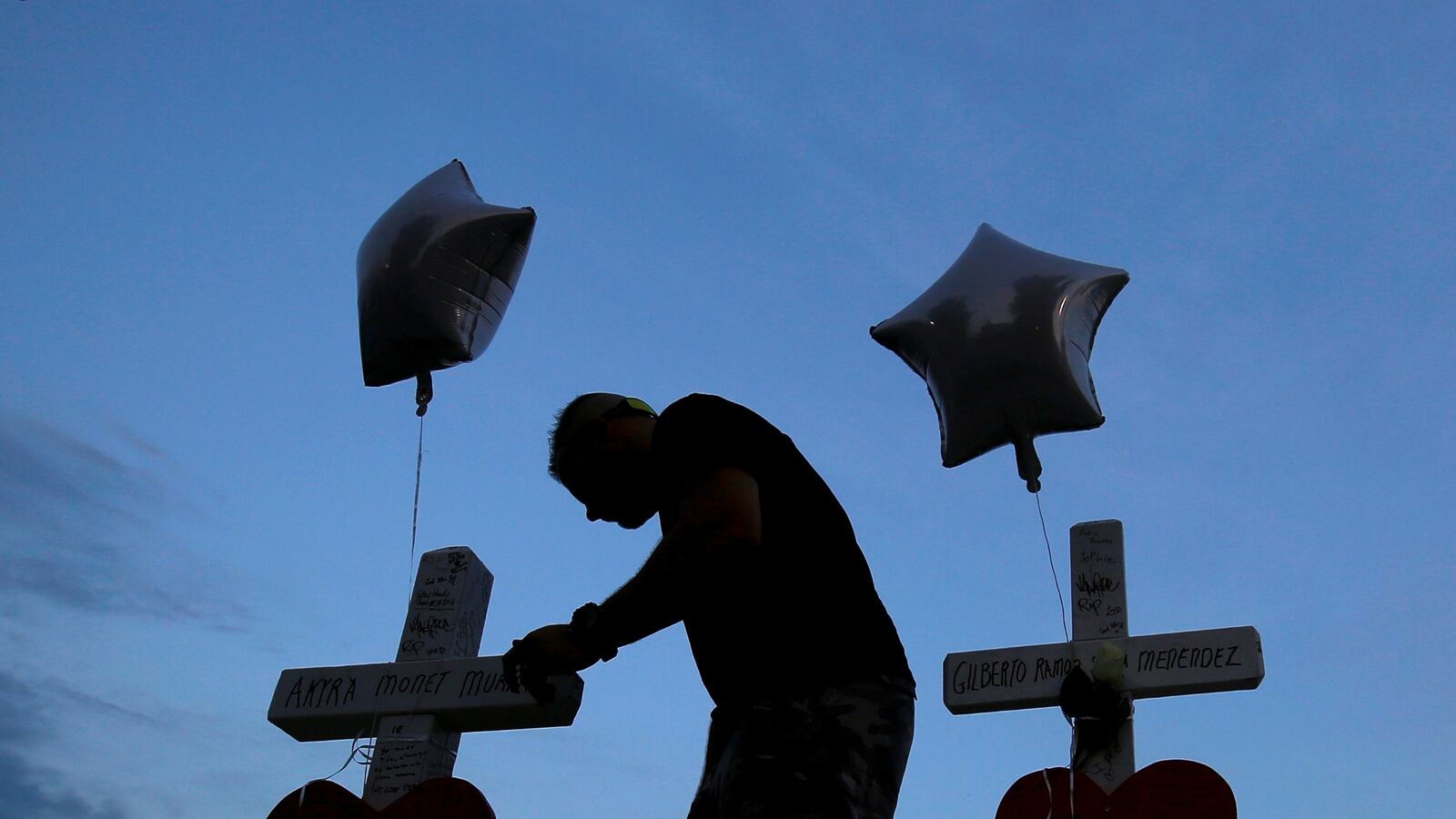 cheats/2016/06/18/a-l-official-refuses-to-lower-flag-for-orlando/160618-alabama-flag-orlando-cheat_o0y3jz