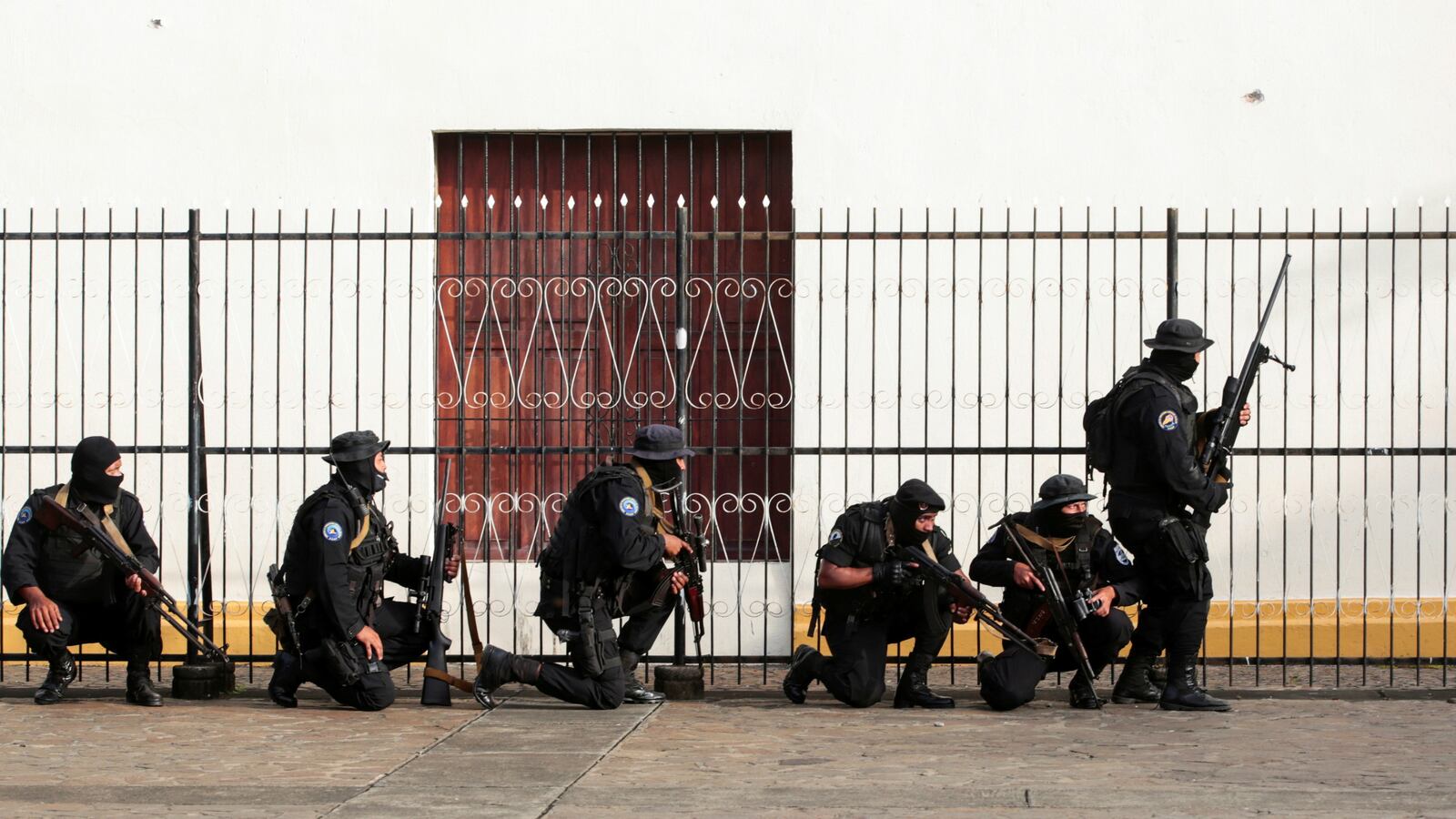 180714-nicaragua-protests-students-church-cheat_k1ilty