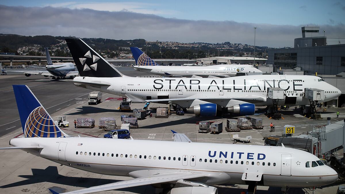 cheats/2012/11/09/military-jet-escorts-flight-to-d-c/united-flight-denver-was-cheat_rq212j