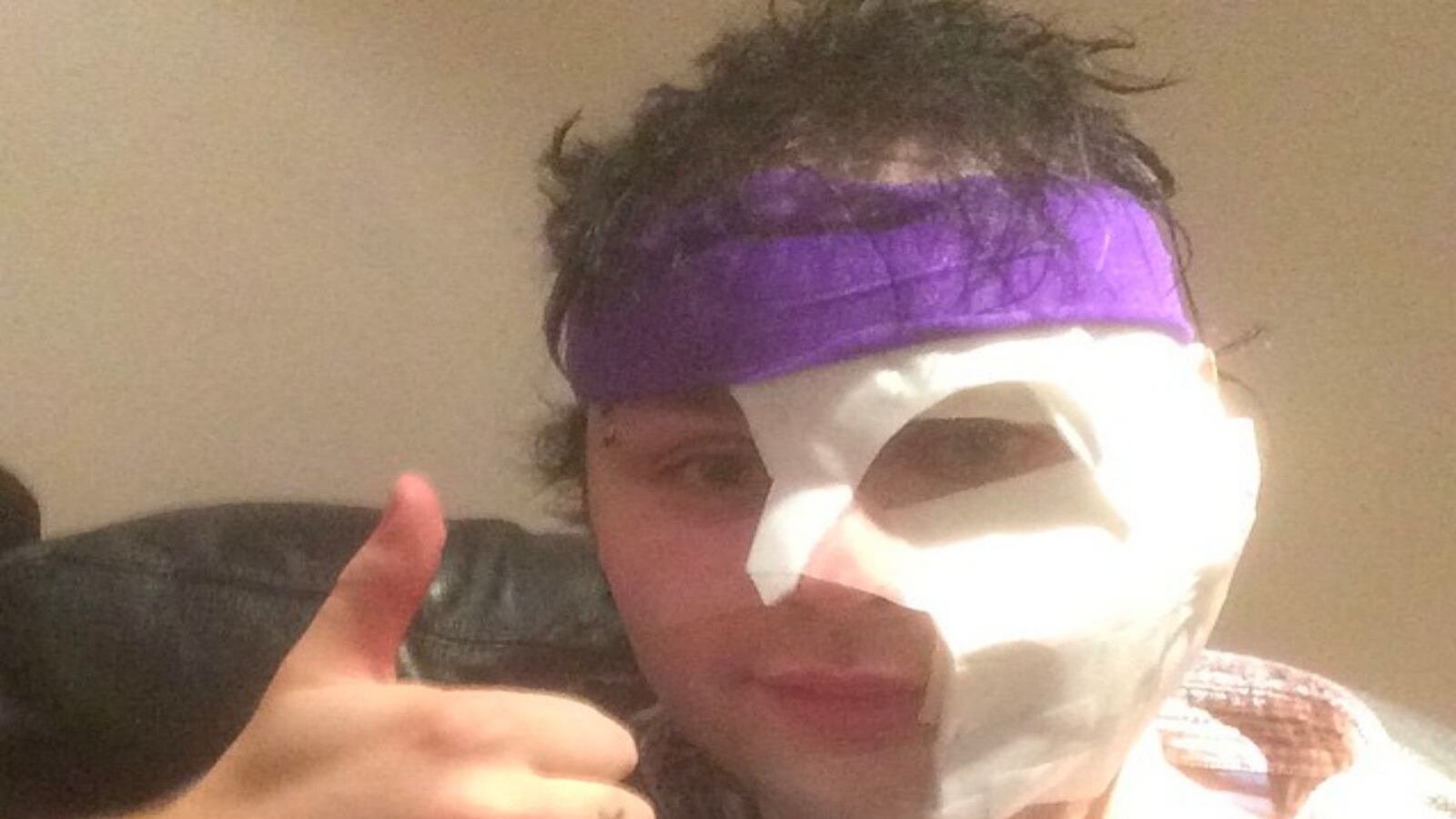 cheats/2015/06/14/boy-band-guitarist-hair-lit-on-fire/150614-guitarist_cu7oya