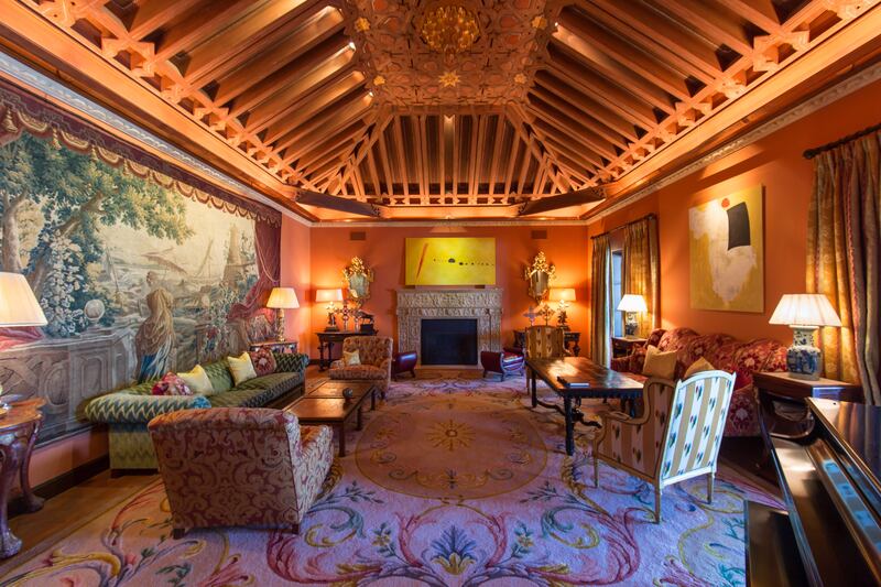 galleries/2014/08/30/omg-i-want-this-house-beverly-hills-photos/140829-omg-house-hacienda-dela-paz-13_x0rq9d