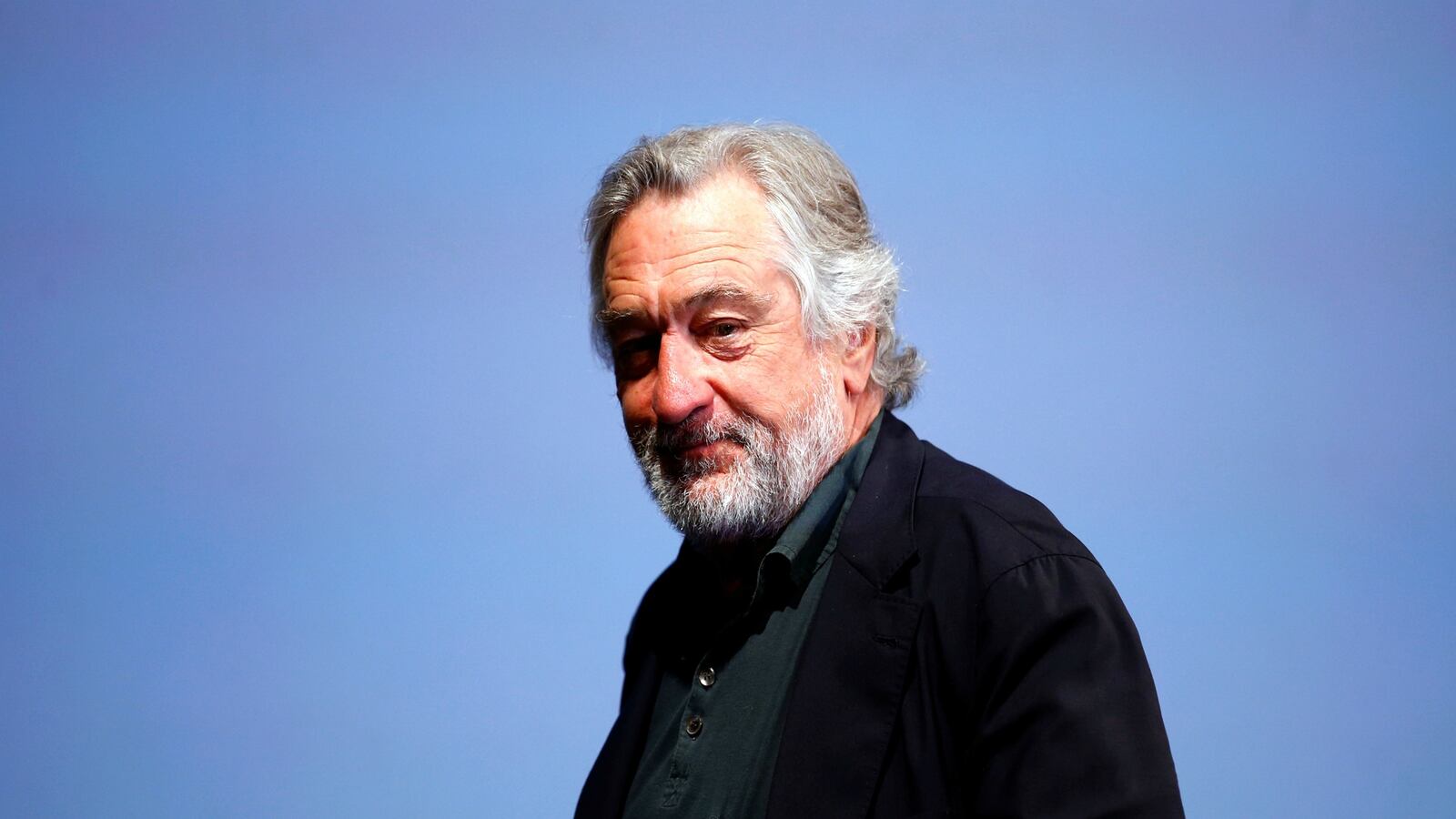 cheats/2016/10/08/de-niro-on-trump-he-s-so-blatantly-stupid/161008-de-niro-trump-video-cheat_kmlehf