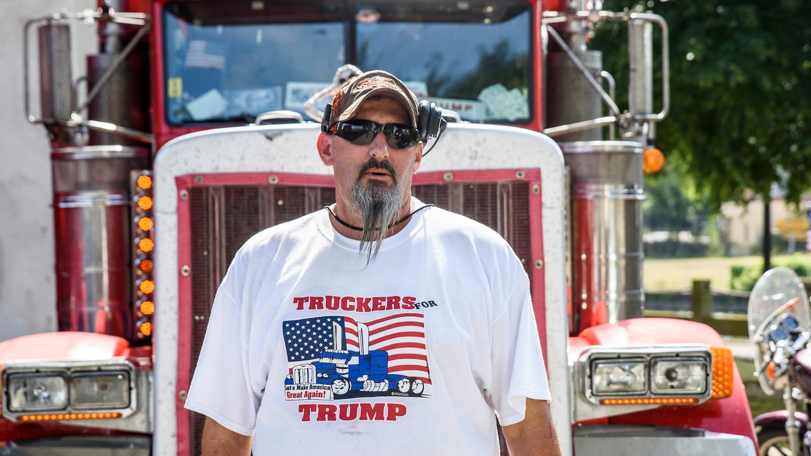 articles/2016/07/19/trucker-couple-drove-2-300-miles-to-see-donald-trump-in-cleveland/160719-glawe-trump-truckers-tease_nvr8lr