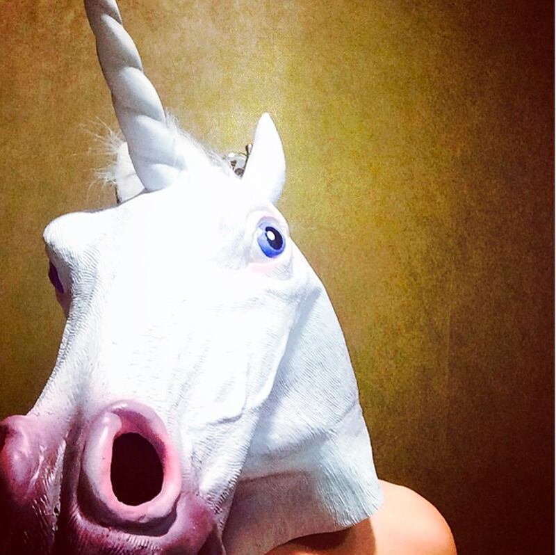 galleries/2014/04/20/miley-cyrus-biden-and-obama-and-the-best-celebrity-selfies-of-the-week/140418-cyrus-selfie_y2gf7b