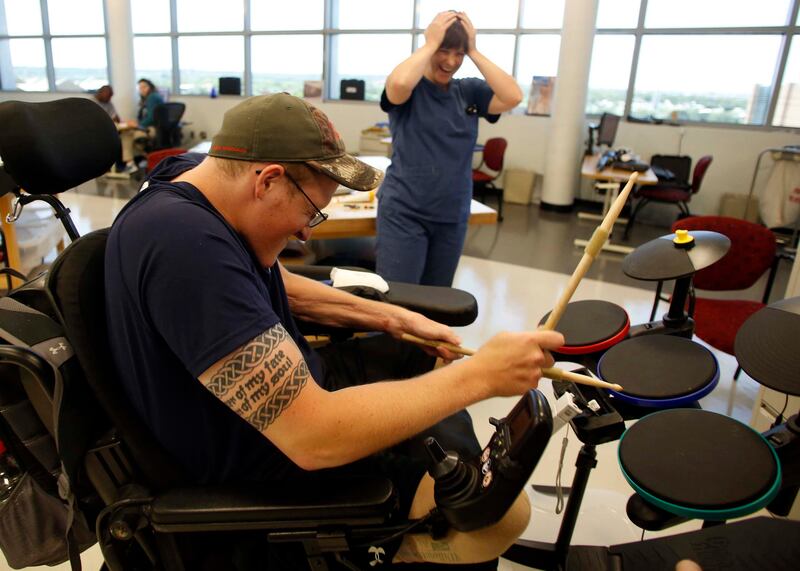 galleries/2014/08/02/the-road-home-from-an-ied-to-idaho-photos/140801-wounded-soldier-15_wpdntc