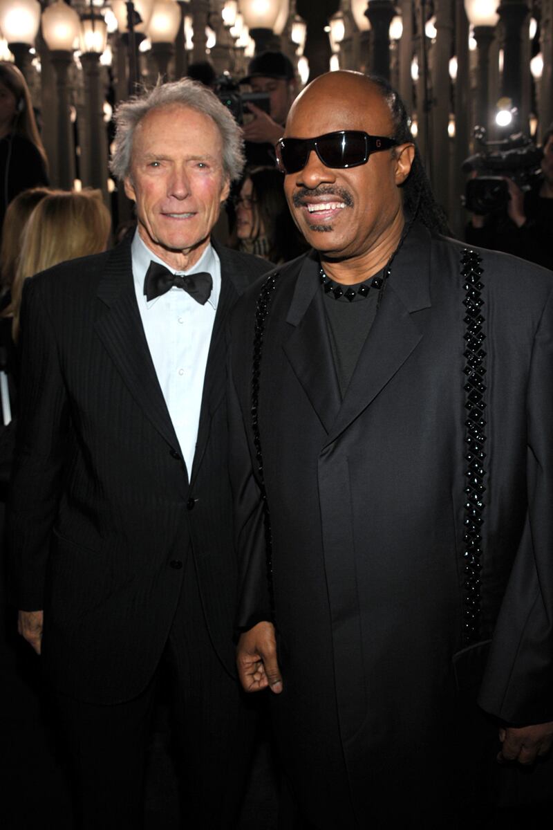 galleries/2011/11/06/clint-eastwood-leonardo-dicaprio-j-edgar-stars-at-lacma-gala-photos/honoring-clint-eastwood-gal-stevie_g2wfcy