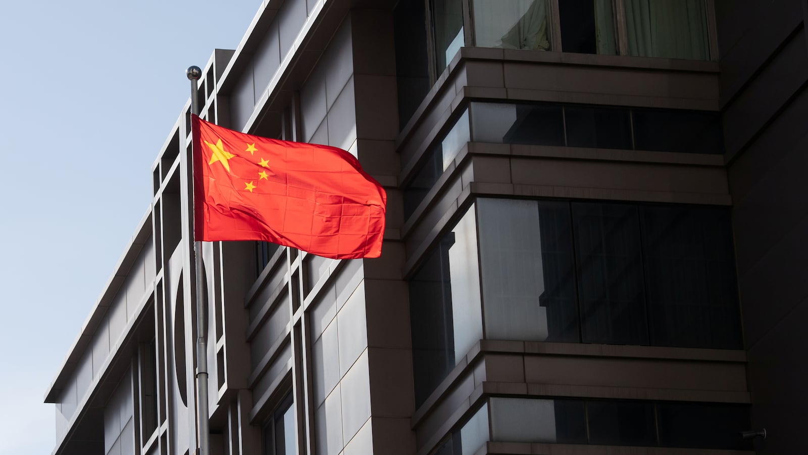 2020-07-22T143034Z_1485283459_RC2EYH99KIQR_RTRMADP_3_USA-CHINA-CONSULATE_yd93x5