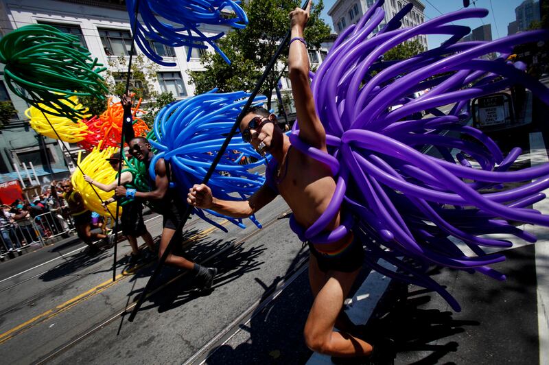 galleries/2013/06/30/celebrate-america-s-gay-pride-parades-photos/130630-gay-pride-update8_c9juo5