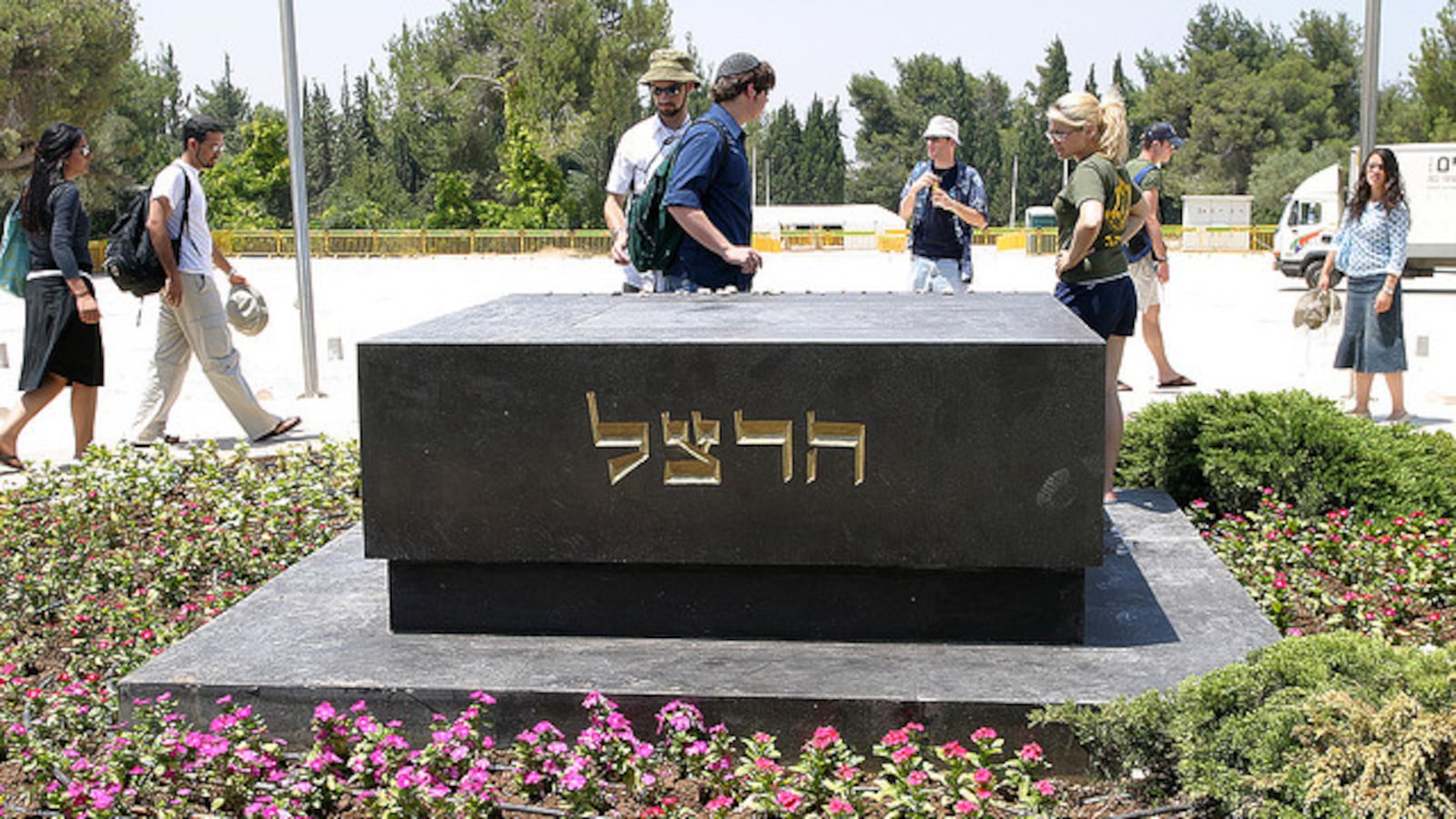 articles/2013/03/18/what-obama-should-say-in-jerusalem/herzl-grave-openz_io5ixu