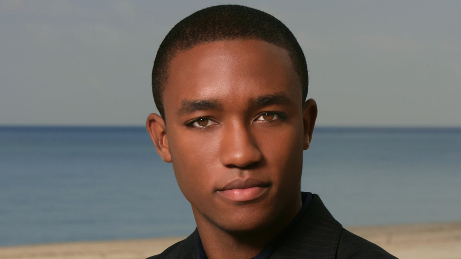 articles/2013/08/19/lee-thompson-young-star-of-the-famous-jett-jackson-commits-suicide/130819-fallon-young-tease_kehfj9