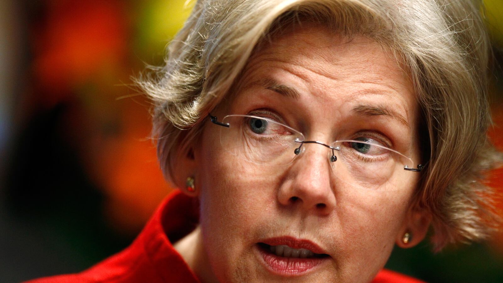 articles/2014/04/18/how-elizabeth-warren-s-book-tour-could-mean-trouble-for-hillary-clinton/140417-freedlander-warren-tease_z2celr