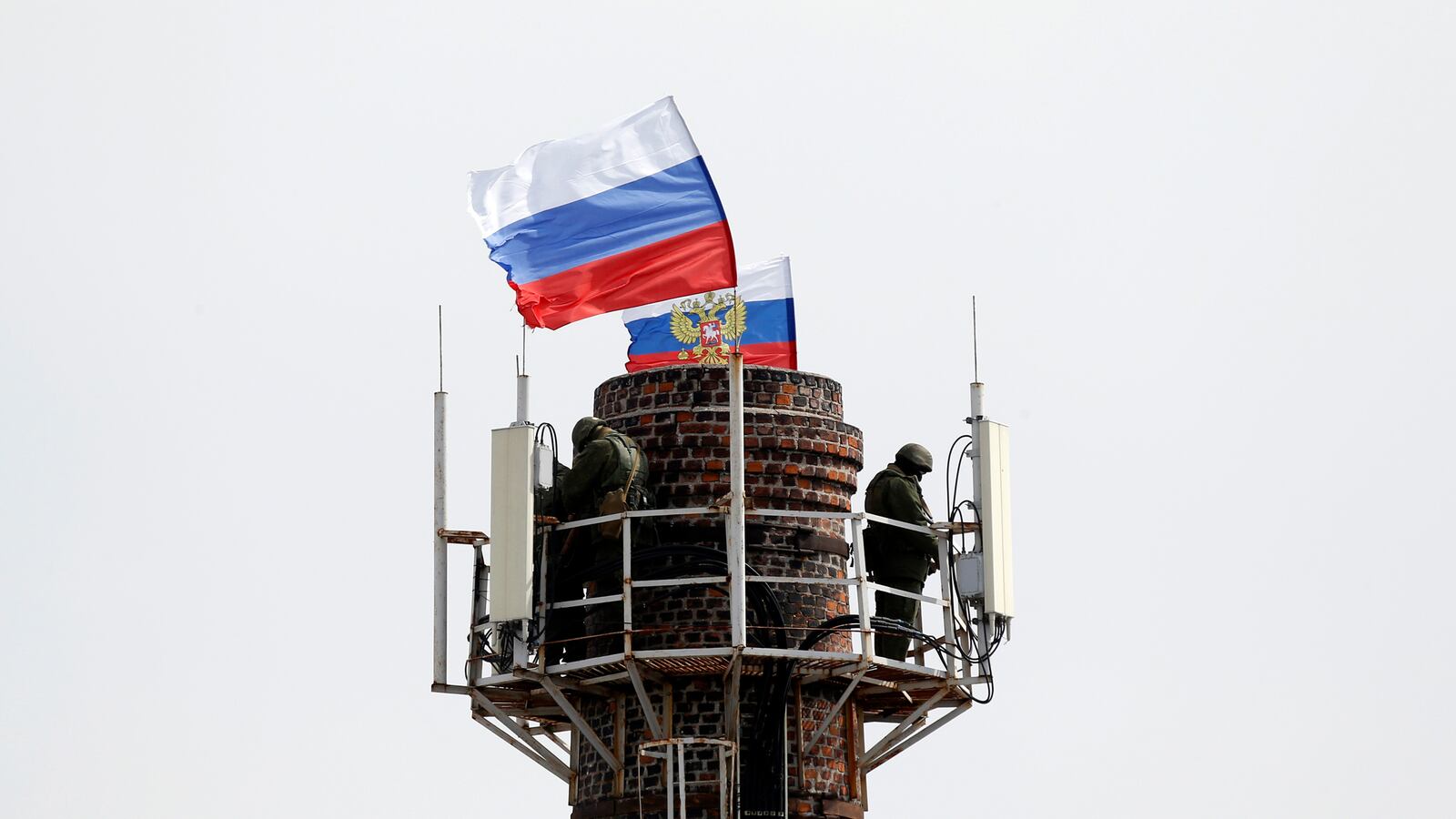 cheats/2014/03/19/crimean-forces-seize-ukraine-base/140319-crimea-cheat_qqxflk