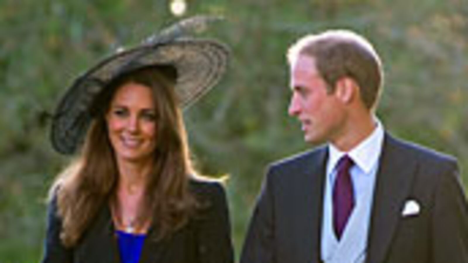 cheats/2010/11/21/prince-william-wont-tolerate-paparazzi/william-kate-engaged_141499_fsfyxb
